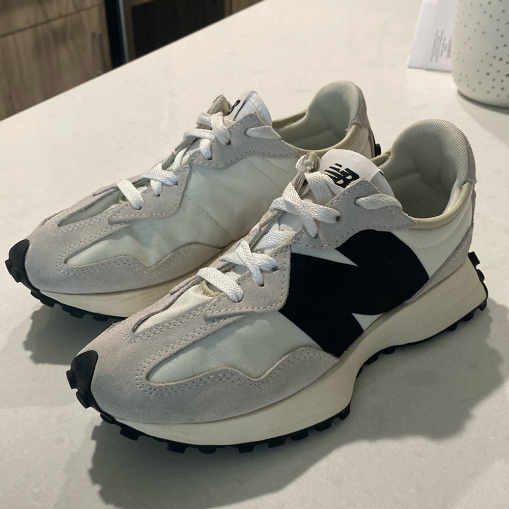 New Balance 327 black and white. Size 7.5